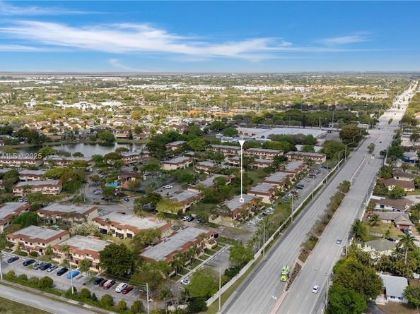 4713 N Pine Island Rd, Sunrise FL 33351