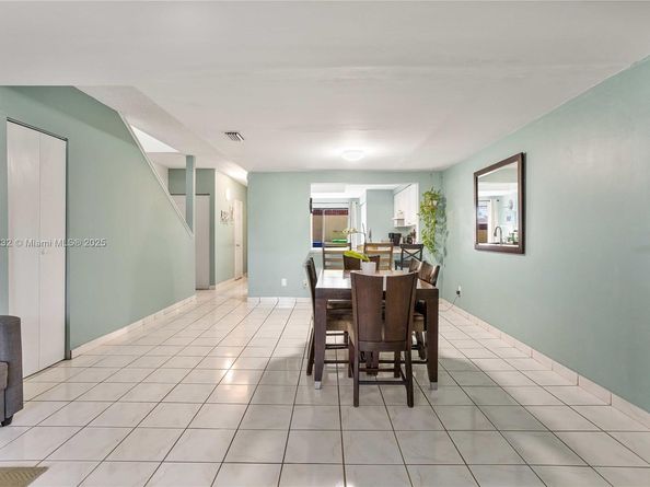4713 N Pine Island Rd, Sunrise FL 33351