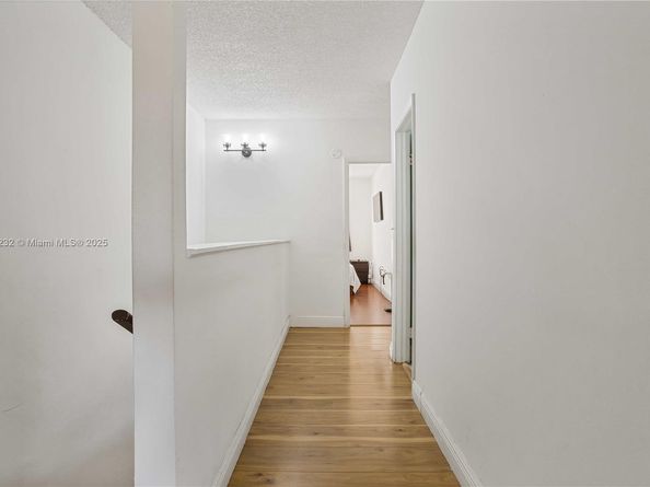 4713 N Pine Island Rd, Sunrise FL 33351