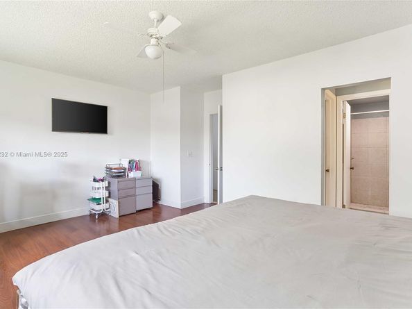 4713 N Pine Island Rd, Sunrise FL 33351