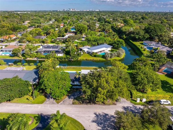 6951 SW 134th St, Pinecrest FL 33156