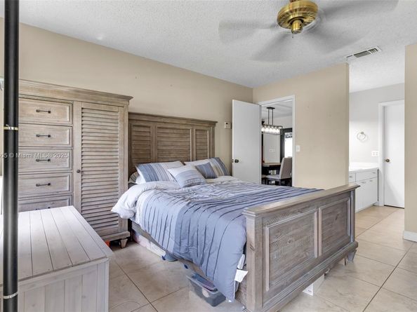 407 NW 18th St, Homestead FL 33030