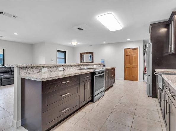 407 NW 18th St, Homestead FL 33030