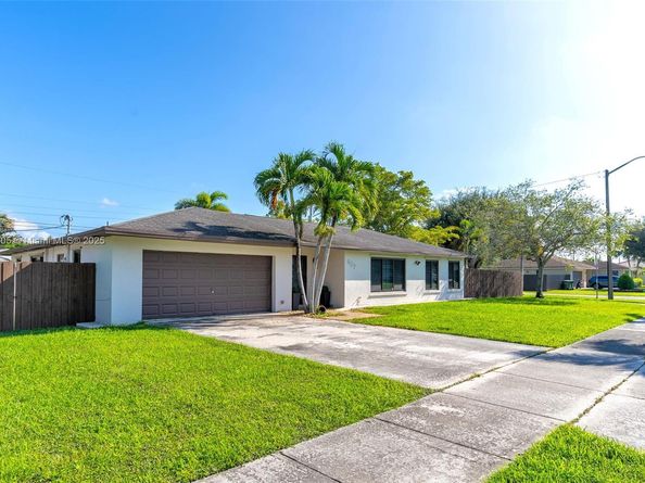 407 NW 18th St, Homestead FL 33030
