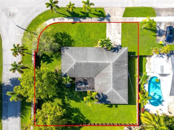 407 NW 18th St, Homestead FL 33030