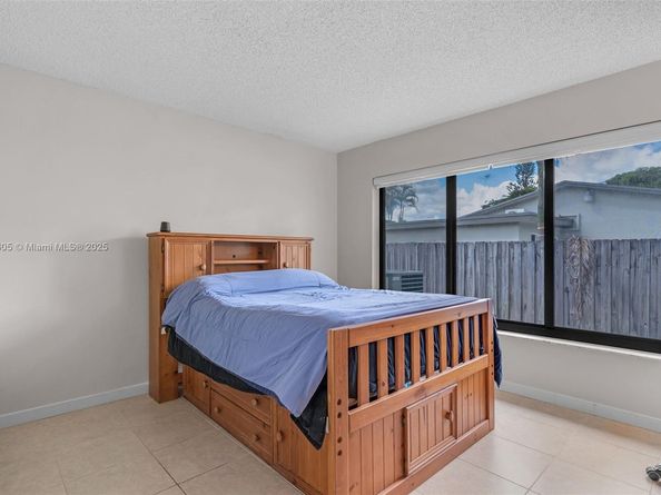 407 NW 18th St, Homestead FL 33030