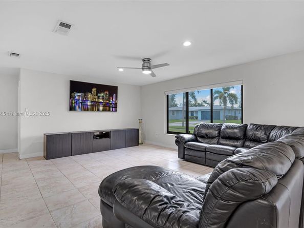 407 NW 18th St, Homestead FL 33030
