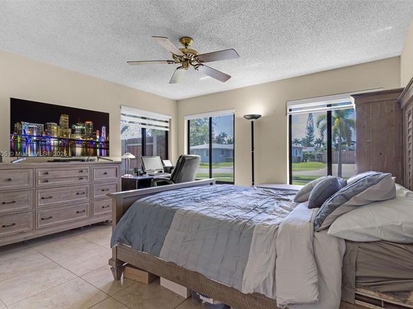 407 NW 18th St, Homestead FL 33030