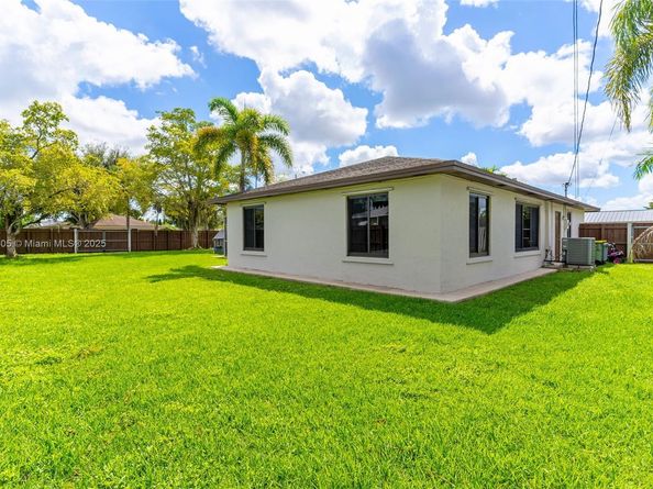 407 NW 18th St, Homestead FL 33030