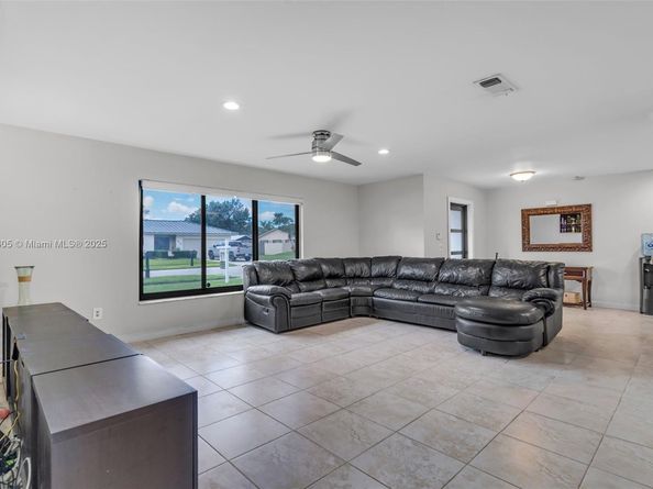 407 NW 18th St, Homestead FL 33030