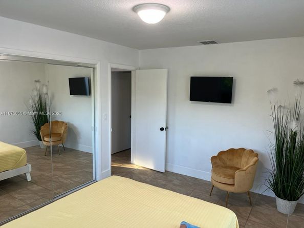 6900 SW 3rd St, Pembroke Pines FL 33023