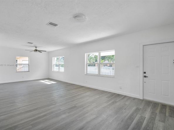 1169 NW 114th St, Miami FL 33168