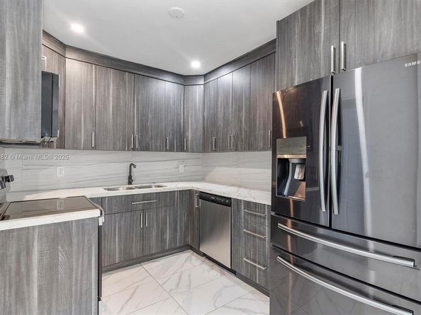 1169 NW 114th St, Miami FL 33168