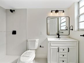137 Golden Isles Dr 1214, Hallandale Beach FL 33009