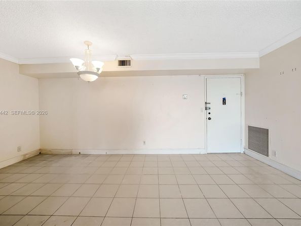 137 Golden Isles Dr 1214, Hallandale Beach FL 33009