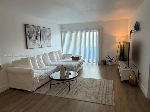 400 Kings Point Dr 1224, Sunny Isles Beach FL 33160