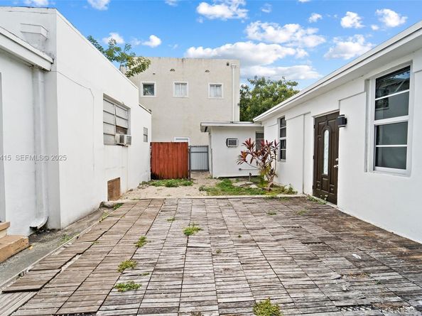 634 SW 10th Ave, Miami FL 33130