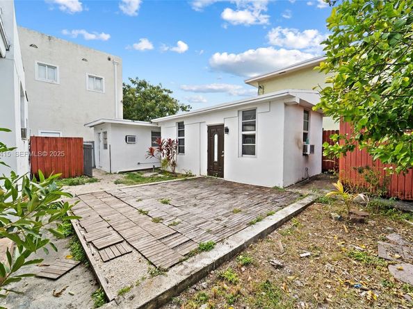 634 SW 10th Ave, Miami FL 33130