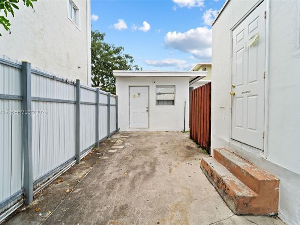 634 SW 10th Ave, Miami FL 33130