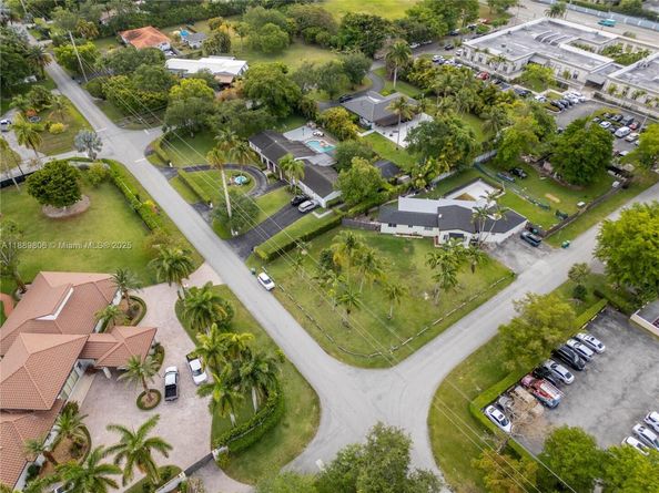 8500 SW 70th St, Miami FL 33143