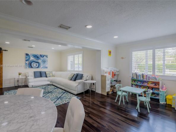 8500 SW 70th St, Miami FL 33143