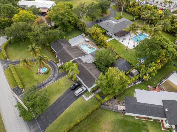 8500 SW 70th St, Miami FL 33143