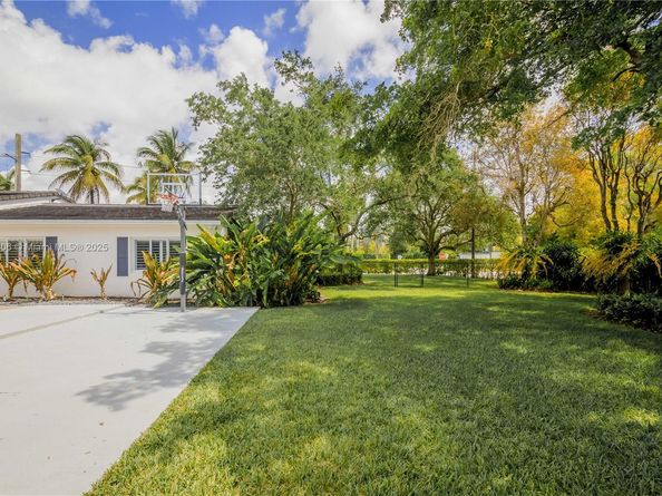 8500 SW 70th St, Miami FL 33143