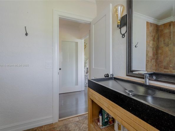 8500 SW 70th St, Miami FL 33143