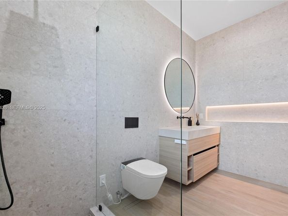 255 Capri Ave, Lauderdale By The Sea FL 33308