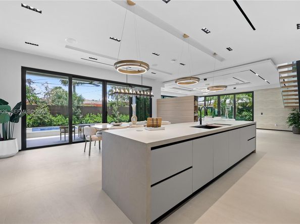 255 Capri Ave, Lauderdale By The Sea FL 33308