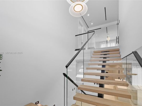 255 Capri Ave, Lauderdale By The Sea FL 33308