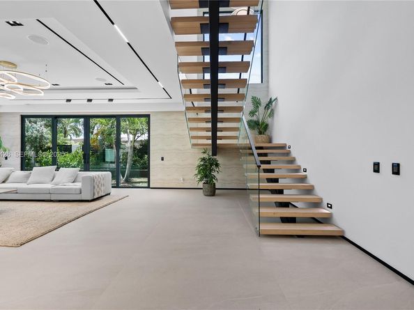 255 Capri Ave, Lauderdale By The Sea FL 33308