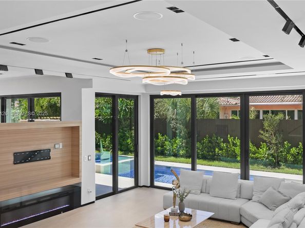 255 Capri Ave, Lauderdale By The Sea FL 33308