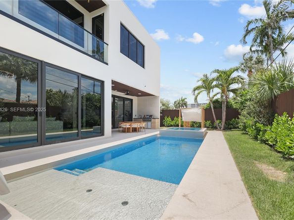 255 Capri Ave, Lauderdale By The Sea FL 33308