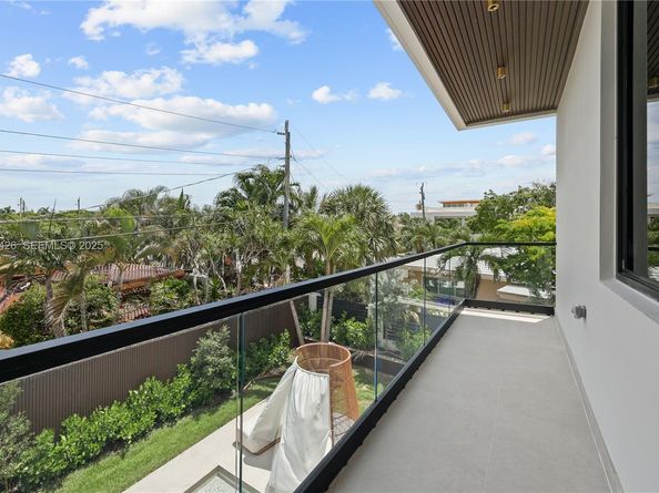 255 Capri Ave, Lauderdale By The Sea FL 33308