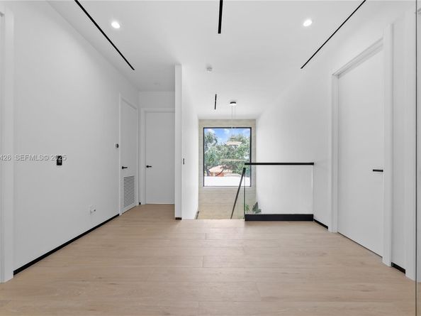 255 Capri Ave, Lauderdale By The Sea FL 33308