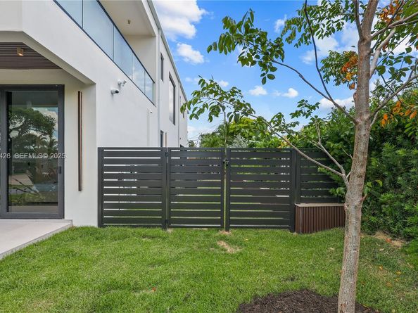 255 Capri Ave, Lauderdale By The Sea FL 33308