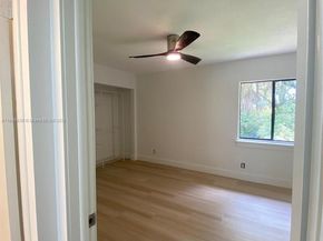 241 Wimbledon Lake Dr 241, Plantation FL 33324