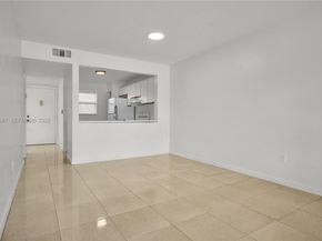 860 NE 207th Ter 8106, Miami FL 33179