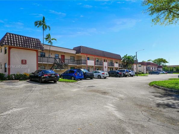 860 NE 207th Ter 8106, Miami FL 33179