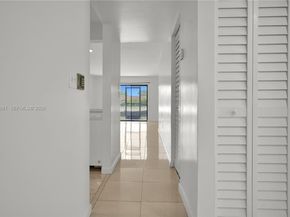 860 NE 207th Ter 8106, Miami FL 33179