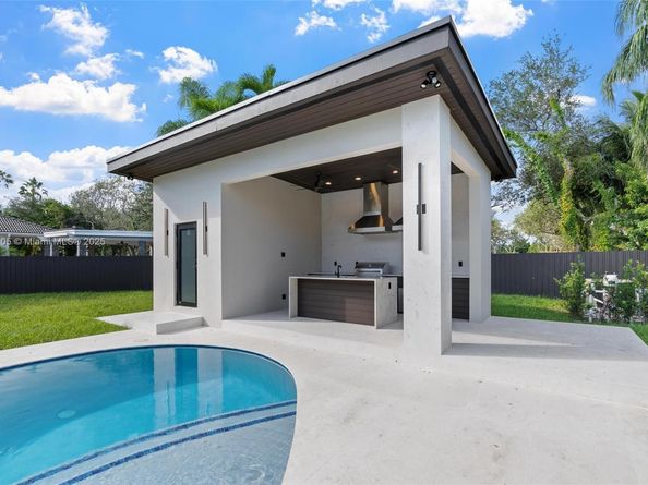 7755 SW 85th Ct, Miami FL 33143