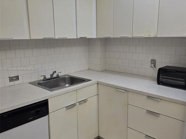 16851 NE 23rd Ave A212, North Miami Beach FL 33160