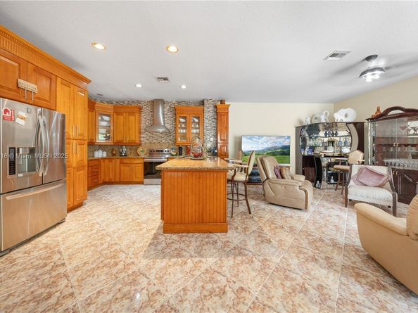 1443 SW 161st Ave, Pembroke Pines FL 33027