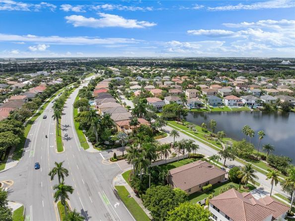 1443 SW 161st Ave, Pembroke Pines FL 33027