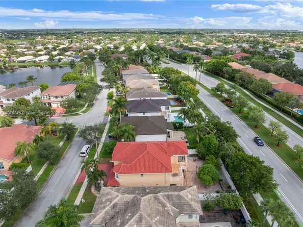 1443 SW 161st Ave, Pembroke Pines FL 33027