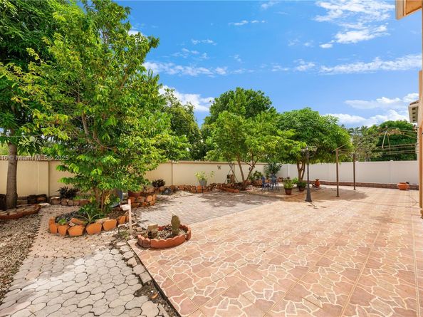 1443 SW 161st Ave, Pembroke Pines FL 33027