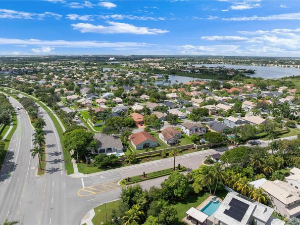 1443 SW 161st Ave, Pembroke Pines FL 33027
