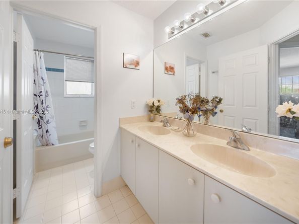 1443 SW 161st Ave, Pembroke Pines FL 33027