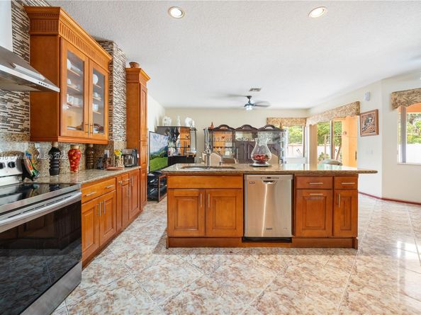 1443 SW 161st Ave, Pembroke Pines FL 33027